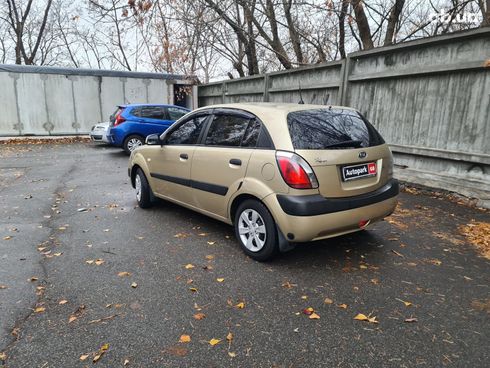 Kia Rio 2008 бежевый - фото 14