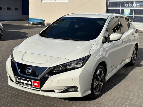 Nissan Leaf 2018 белый - фото 3