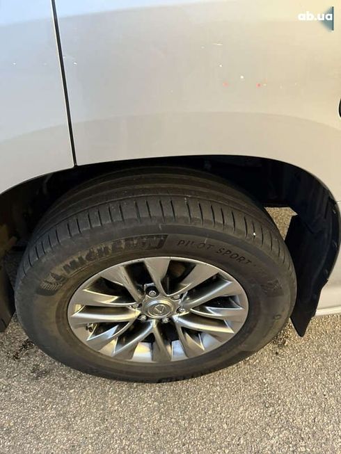 Lexus GX 2019 - фото 26
