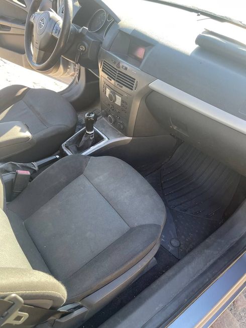 Opel Astra 2005 серебристый - фото 5