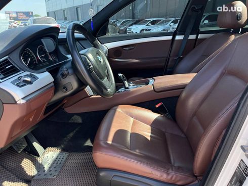 BMW 5 серия 2013 белый - фото 18