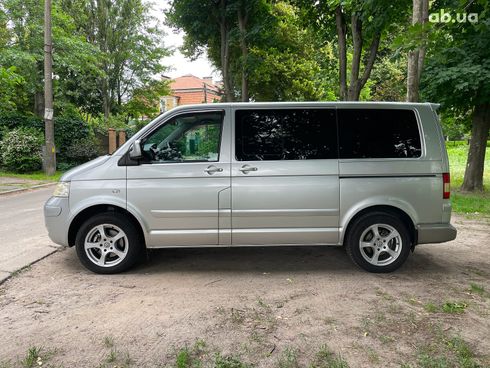 Volkswagen Multivan 2006 серый - фото 13