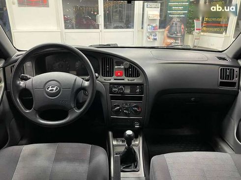 Hyundai Elantra 2010 - фото 18