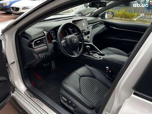 Toyota Camry 2021 - фото 8