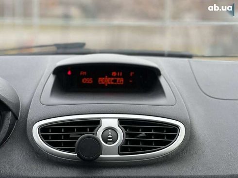 Renault Clio 2010 - фото 20