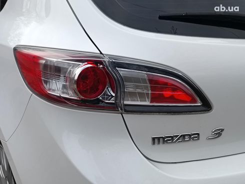 Mazda 3 2010 белый - фото 11