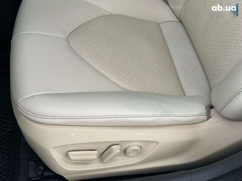 Toyota Camry 2022 - фото 19