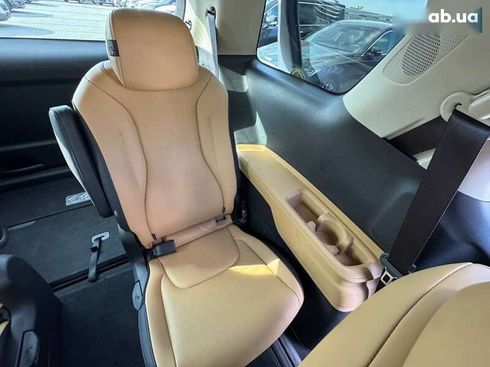 Kia Carnival 2021 - фото 29