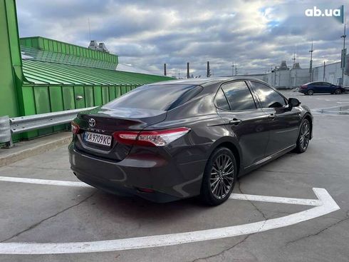 Toyota Camry 2020 - фото 5