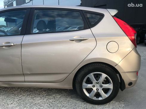 Hyundai Accent 2013 бежевый - фото 10