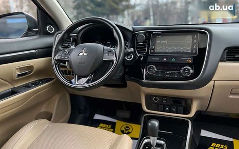 Mitsubishi Outlander 2018 - фото 16