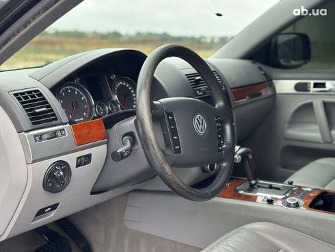 Volkswagen Touareg 2005 черный - фото 21