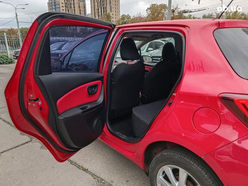 Toyota Yaris 2015 красный - фото 13