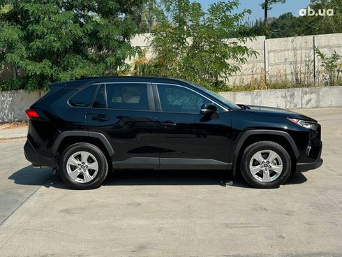 Toyota RAV4 2021 черный - фото 4