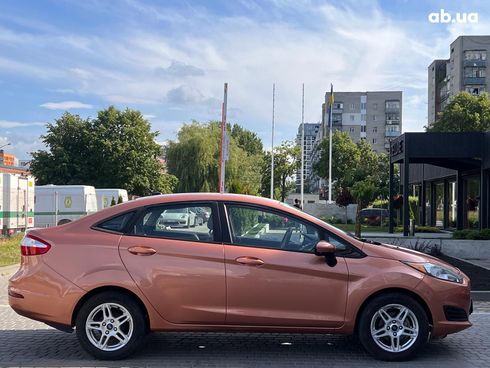 Ford Fiesta 2017 оранжевый - фото 10