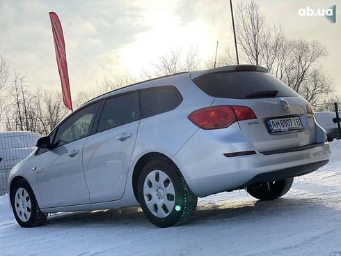 Opel Astra 2011 - фото 18