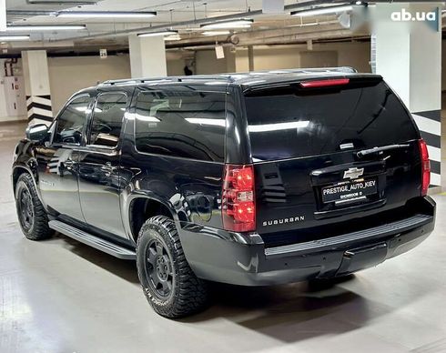 Chevrolet Suburban 2011 - фото 16