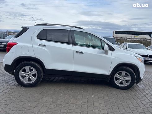 Chevrolet Trax 2019 белый - фото 9