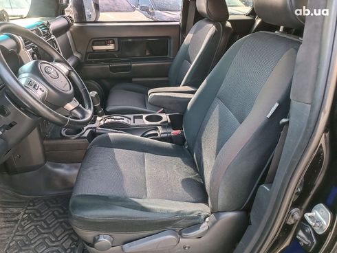 Toyota FJ Cruiser 2008 черный - фото 14