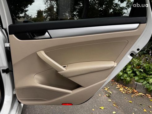 Volkswagen Passat 2012 белый - фото 24