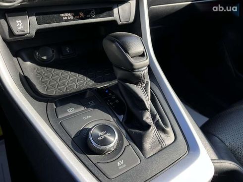 Toyota RAV4 2020 - фото 17