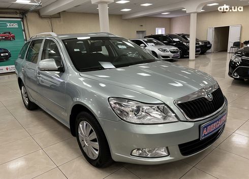 Skoda Octavia 2010 серебристый - фото 13