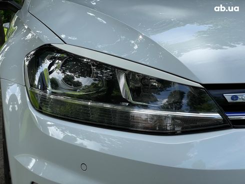 Volkswagen e-Golf 2017 белый - фото 8