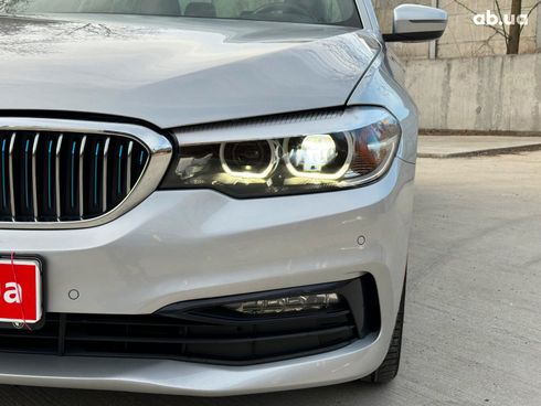 BMW 5 серия 2017 серый - фото 2