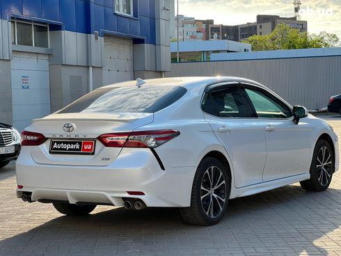 Toyota Camry 2019 белый - фото 9