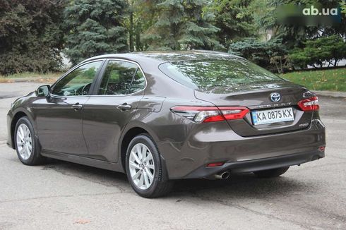 Toyota Camry 2023 - фото 14