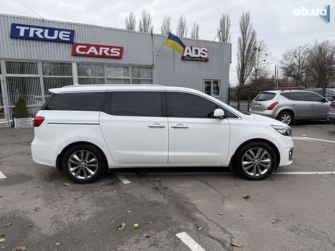 Kia Carnival 2016 - фото 2