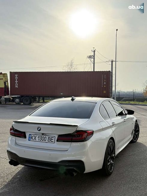 BMW 5 серия 2017 - фото 11