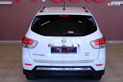 Nissan Pathfinder 2015 белый - фото 6