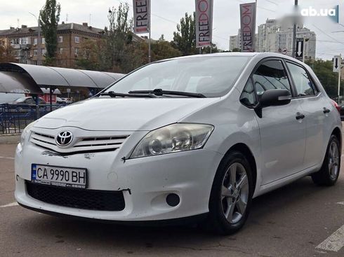 Toyota Auris 2011 - фото 3