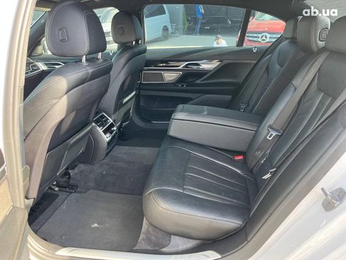 BMW 7 серия 2018 белый - фото 30