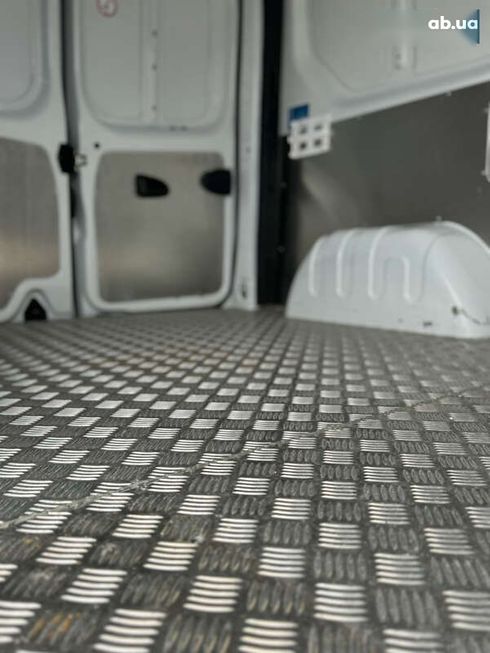 Renault Trafic 2021 - фото 18