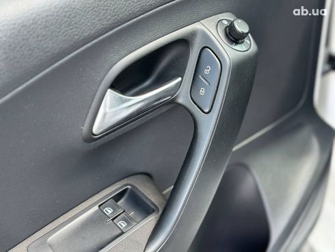 Volkswagen Polo 2011 белый - фото 13