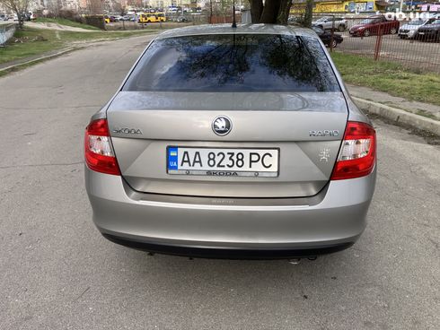 Skoda Rapid 2013 бежевый - фото 20