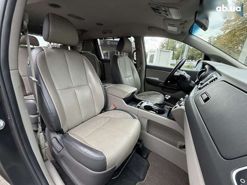 Kia Sedona 2017 - фото 11