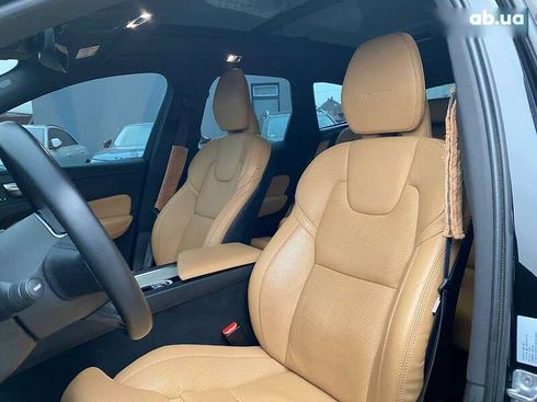 Volvo XC60 2019 - фото 24
