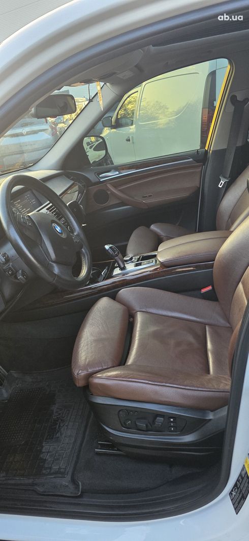 BMW X5 M 2011 белый - фото 5