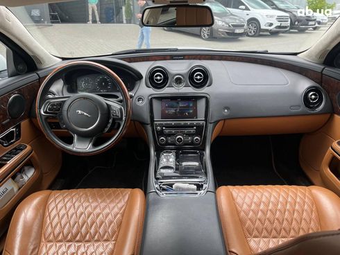 Jaguar XJ 2017 белый - фото 33