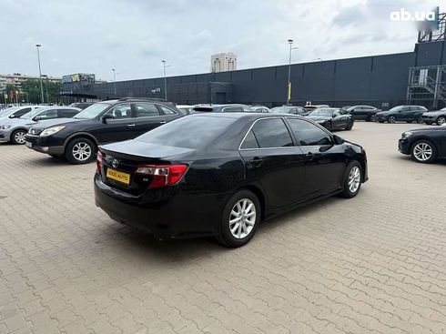 Toyota Camry 2013 - фото 6