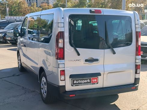 Renault Trafic 2022 серый - фото 36
