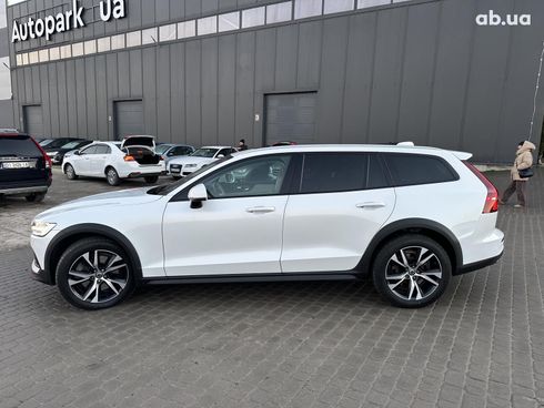 Volvo V60 2021 белый - фото 4