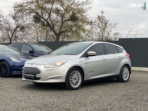 Ford Focus 2014 - фото 12