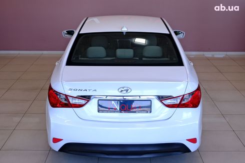 Hyundai Sonata 2015 белый - фото 6