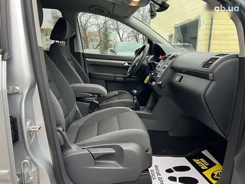 Volkswagen Touran 2011 - фото 24
