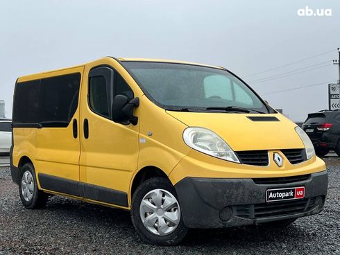 Renault Trafic 2007 желтый - фото 12