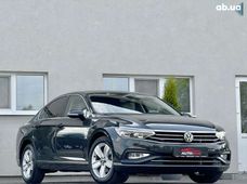 Продаж вживаних Volkswagen Passat 2019 року - купити на Автобазарі